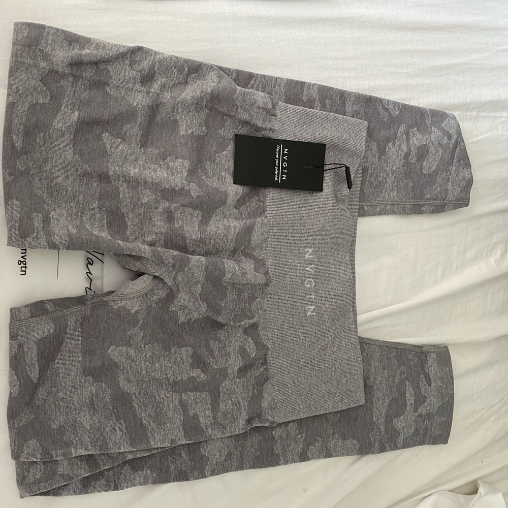 NWT NVGTN grey camo seamless legging. Size L